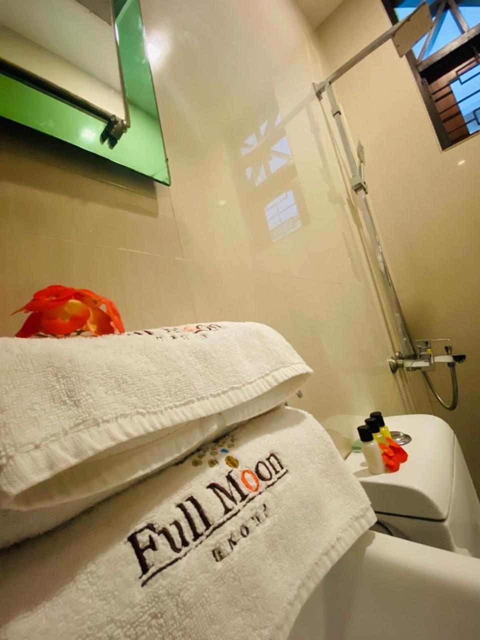 The Full Moon Hotel 카투나야크 외부 사진
