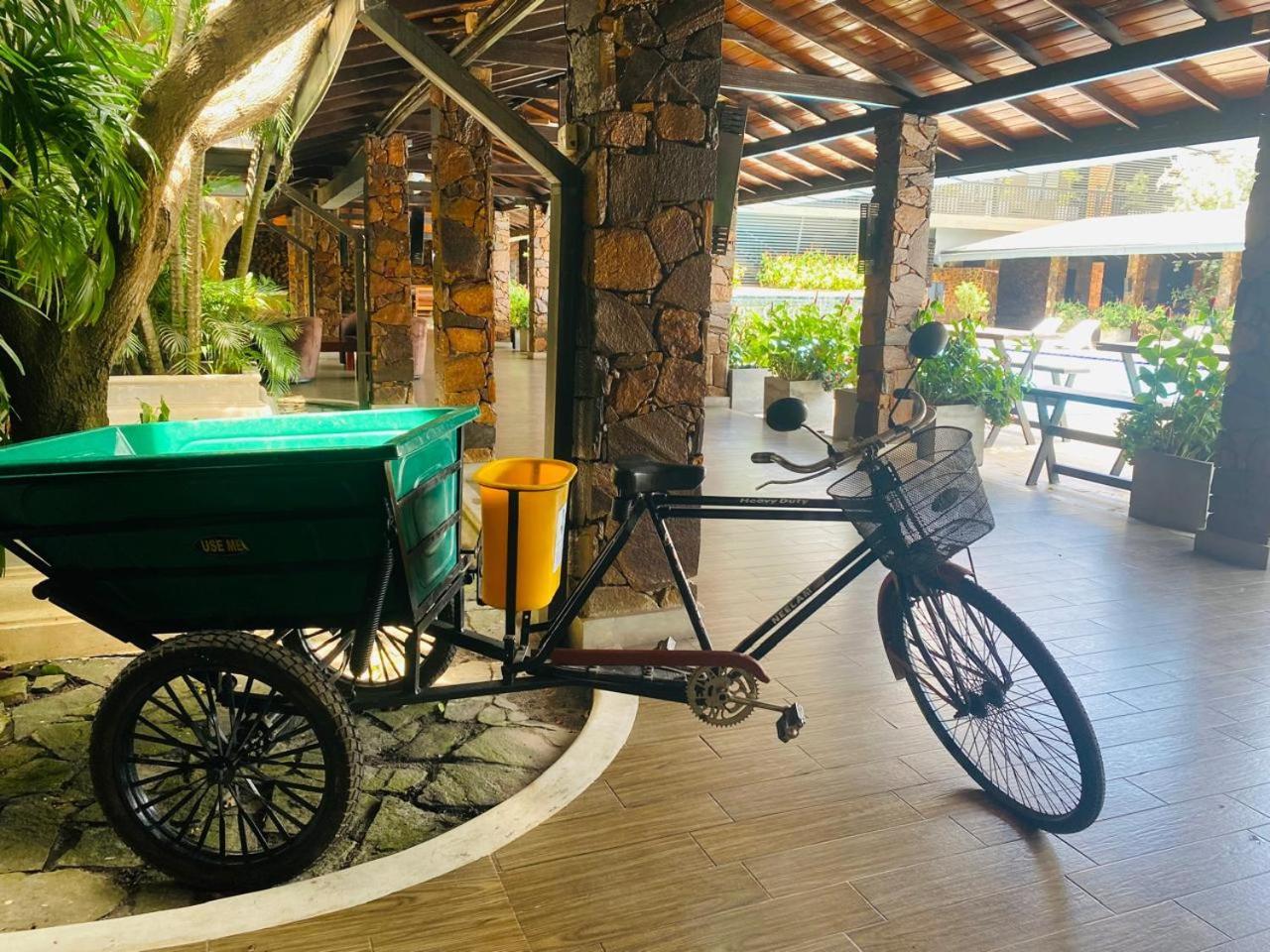 The Full Moon Hotel 카투나야크 외부 사진