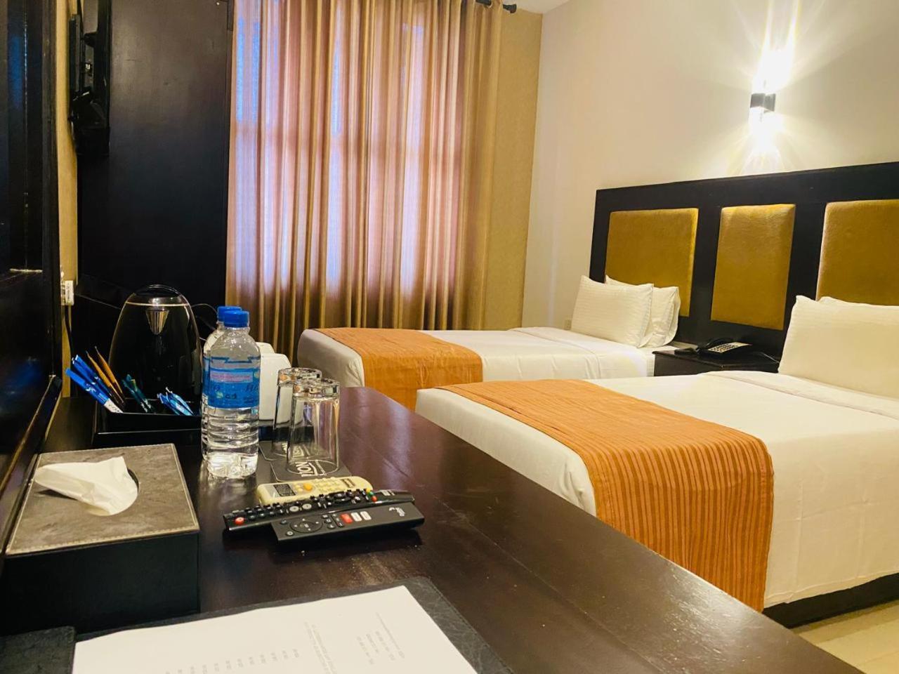 The Full Moon Hotel 카투나야크 외부 사진