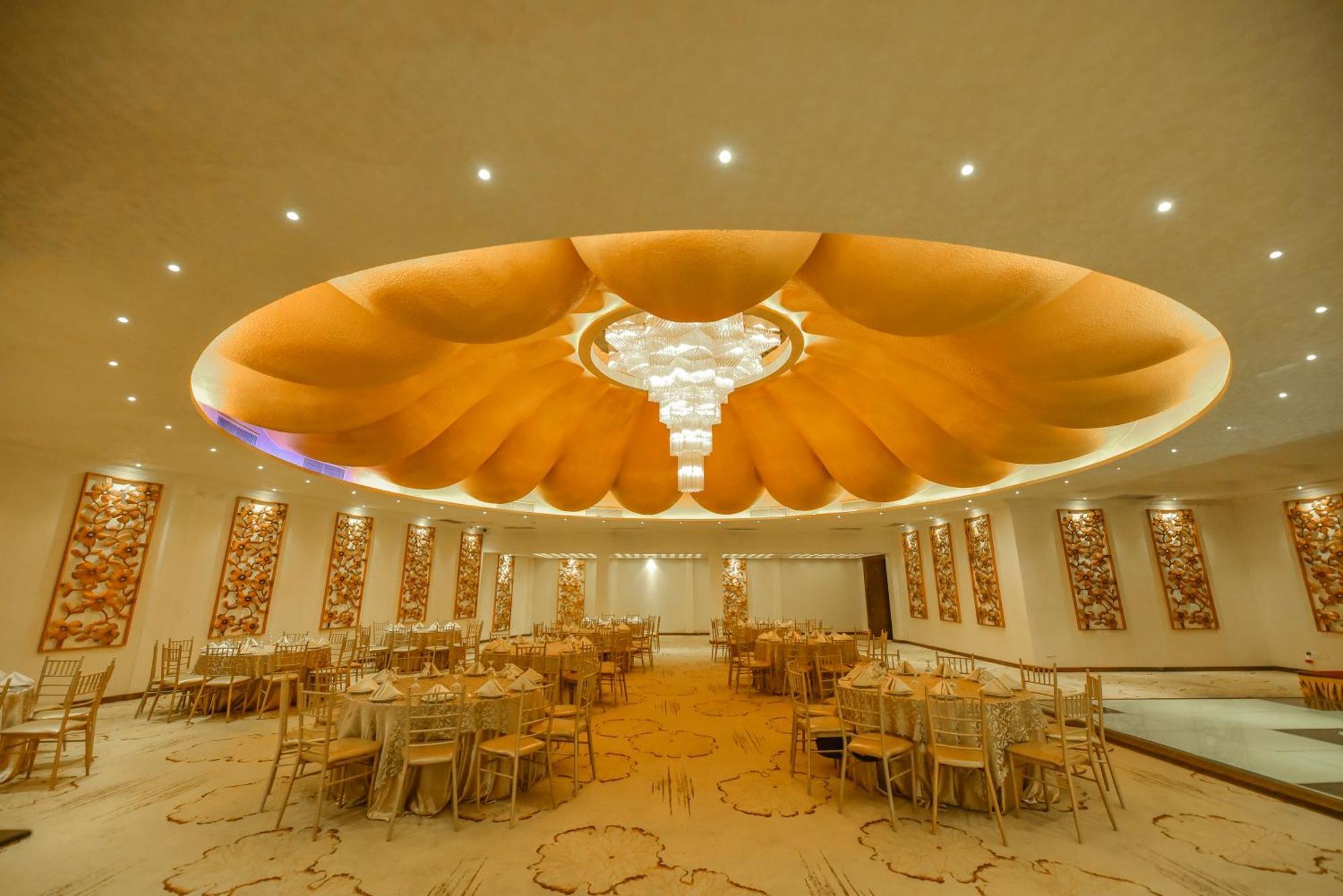 The Full Moon Hotel 카투나야크 외부 사진