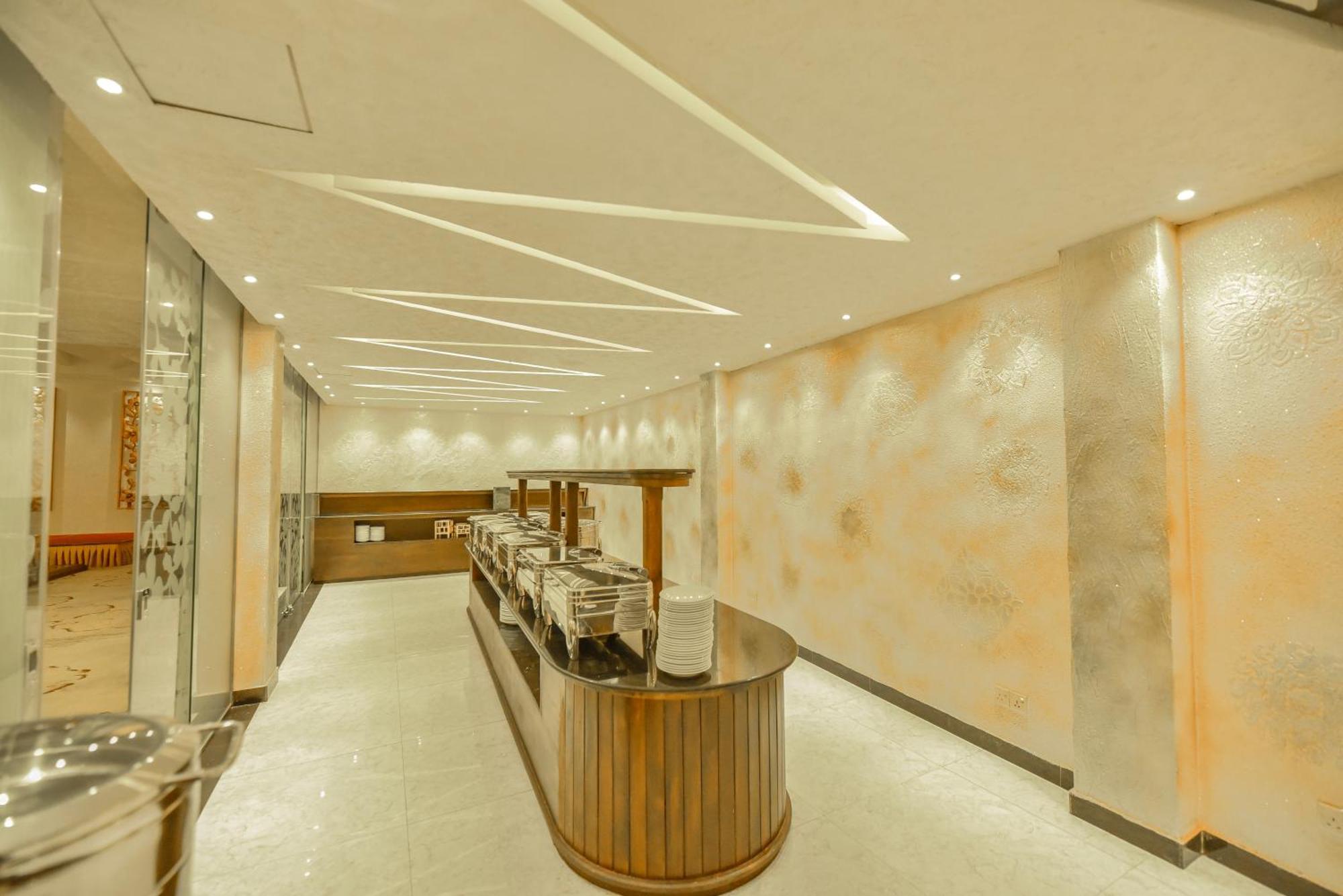 The Full Moon Hotel 카투나야크 외부 사진