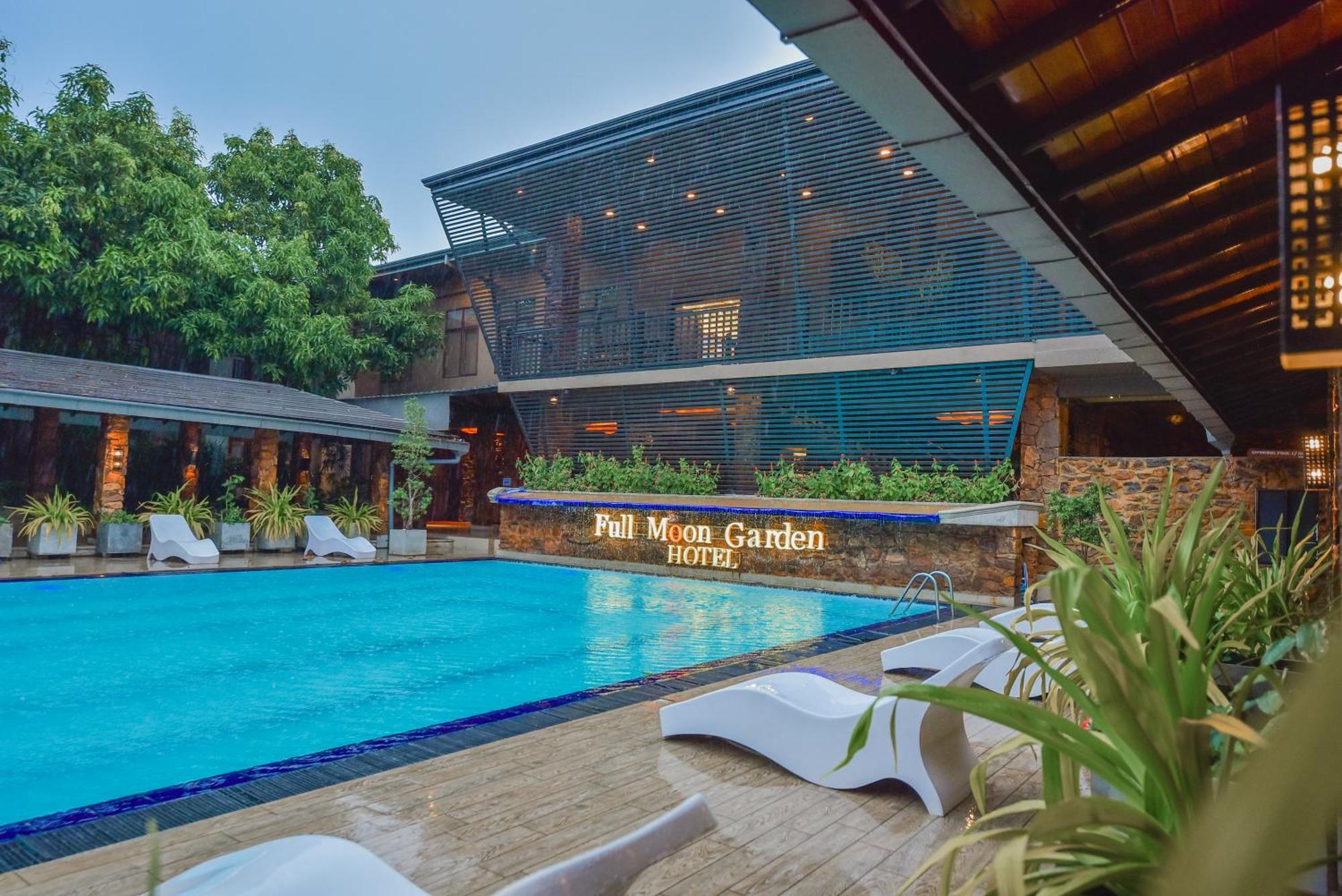 The Full Moon Hotel 카투나야크 외부 사진
